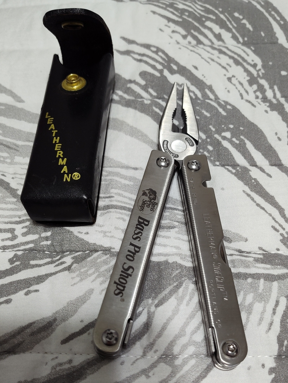 Bass Pro Shops Leatherman SideClip Multi-Tool w/Black Leather Sheath (Retired)